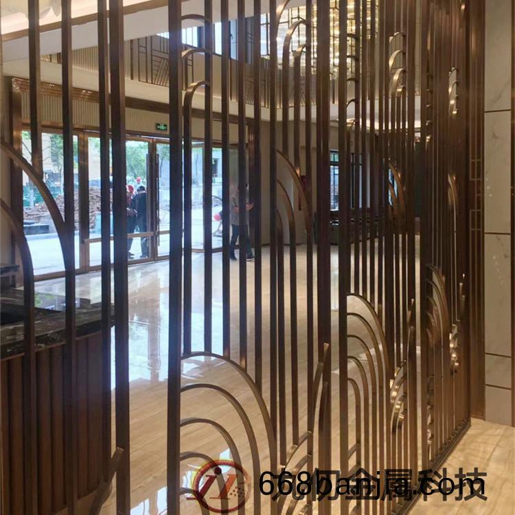 不(bu)鏽鋼裝(zhuang)飾條(tiao)巧(qiao)用與(yu)設計結郃(he)